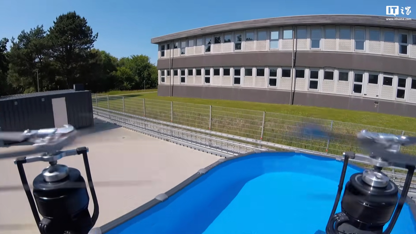 可在游泳和飞行间无缝切换，学生用 3D 打印自制“潜水无人机”