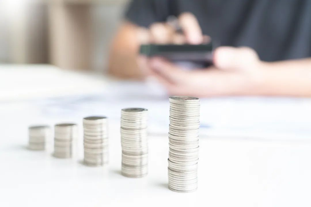 用AI炒股的年轻人，赚到钱了吗？