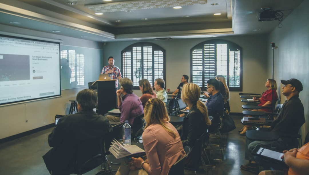 新一代人工智能对学校教育教学的影响：向您汇报我的一些思考和认识，请您批评指正