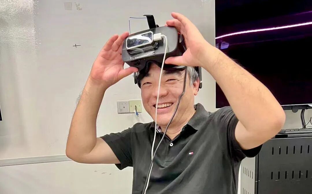 在课堂上，在教学中，大语言模型所生成的反馈应该发挥什么作用？