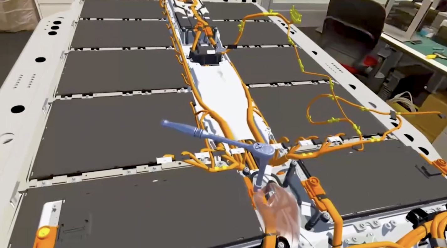 宝马为 Meta Quest 3 头显开发 Impossible Battery 教学软件，帮助技师入门新能源汽车电池维修