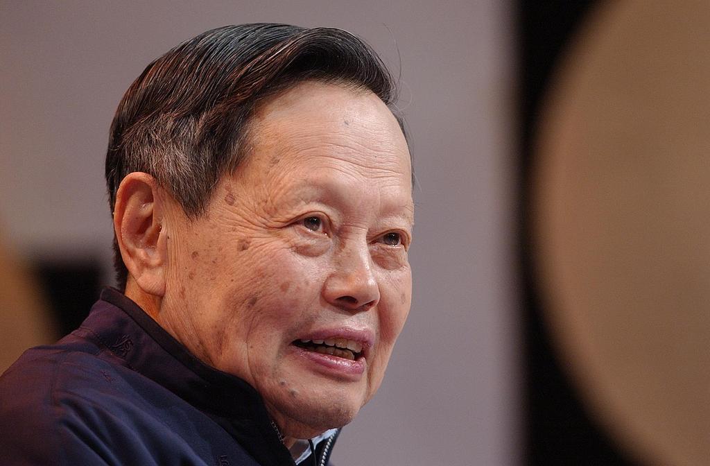 施郁忆杨振宁：他是一名“保守的革命者”，负责任地推动进步