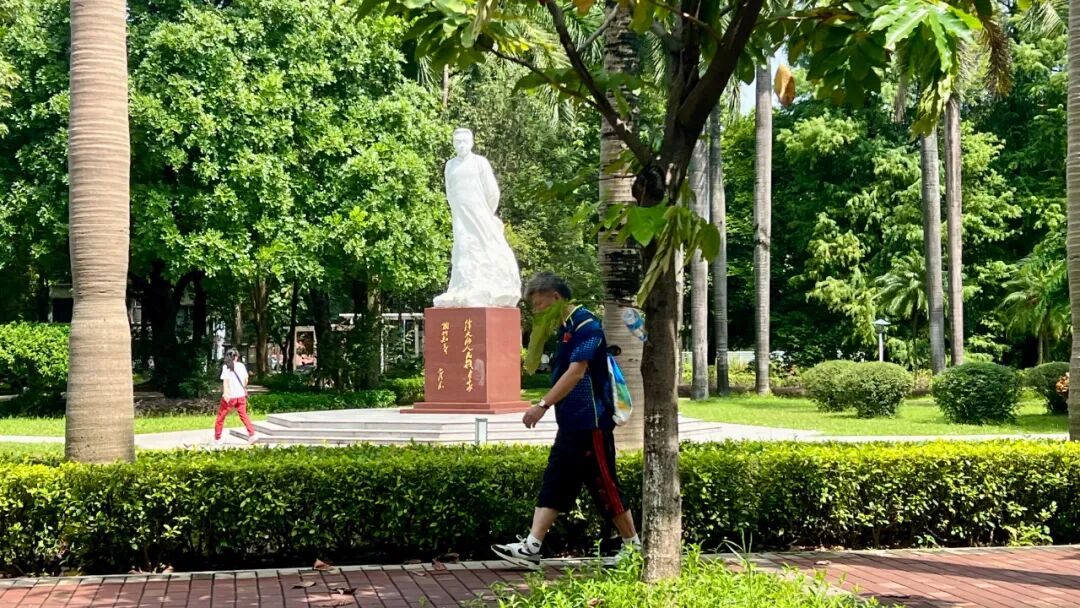 1 所大学,2 位专家,3 本著作,看人工智能时代大学的走向