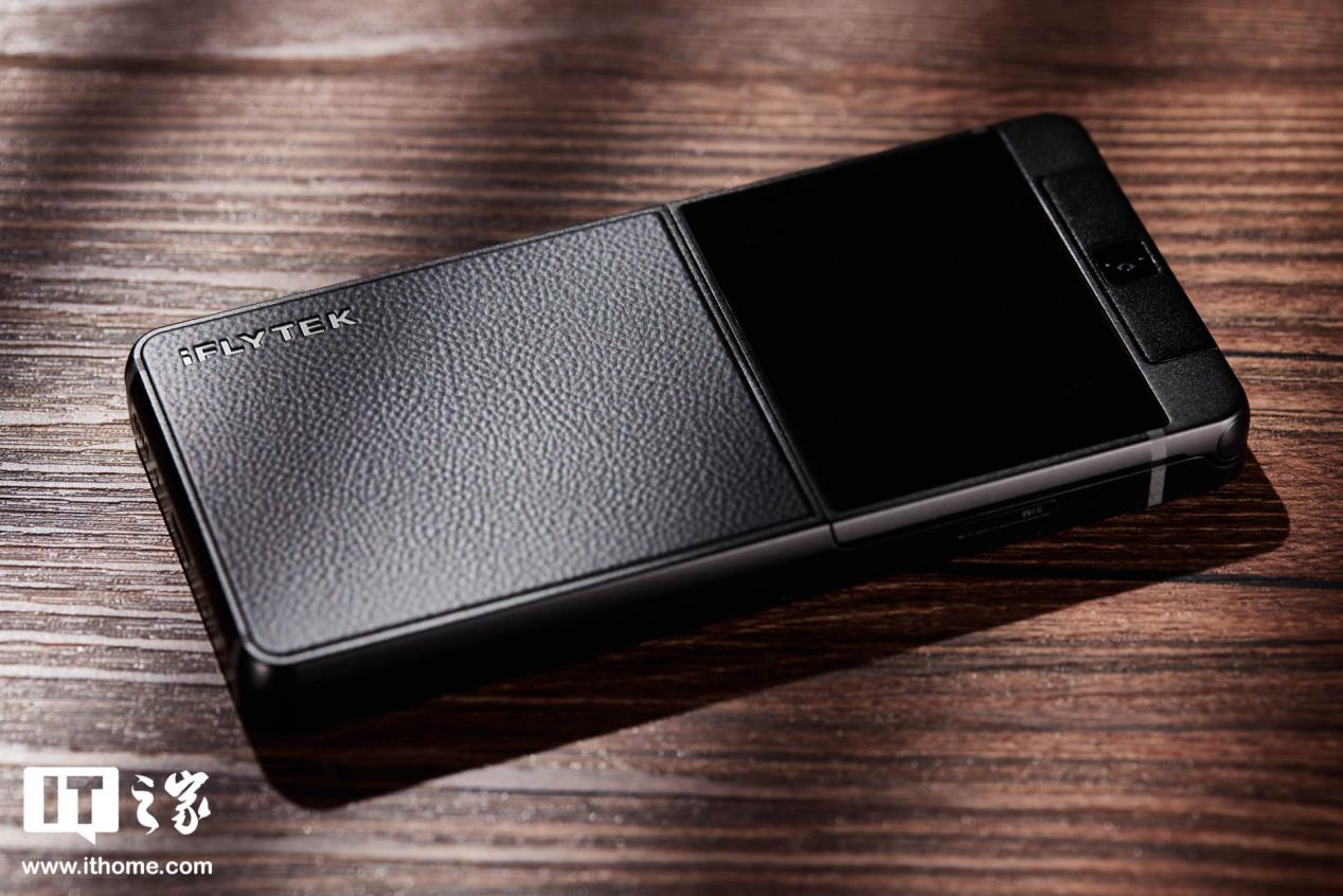 赠永久国际流量会员权益：讯飞双屏翻译机 4699 → 3538 元再降价