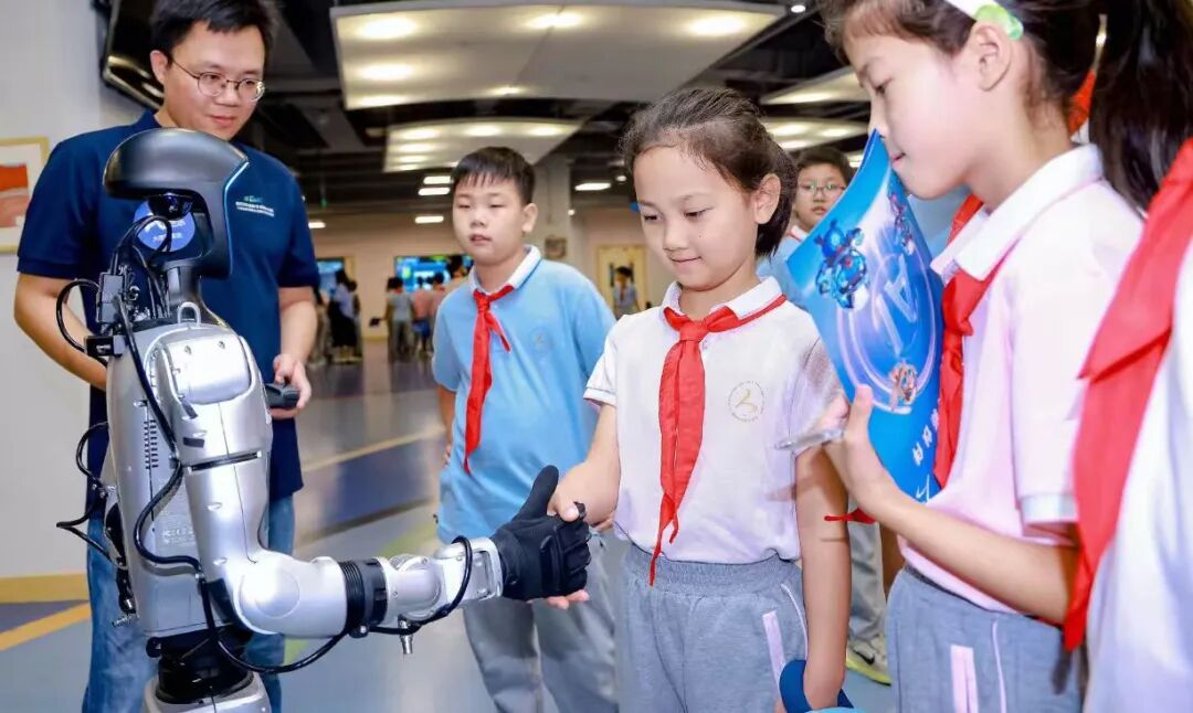 现代教育报 | 北京中小学AI通识课如何有用又有趣?权威专家详解——