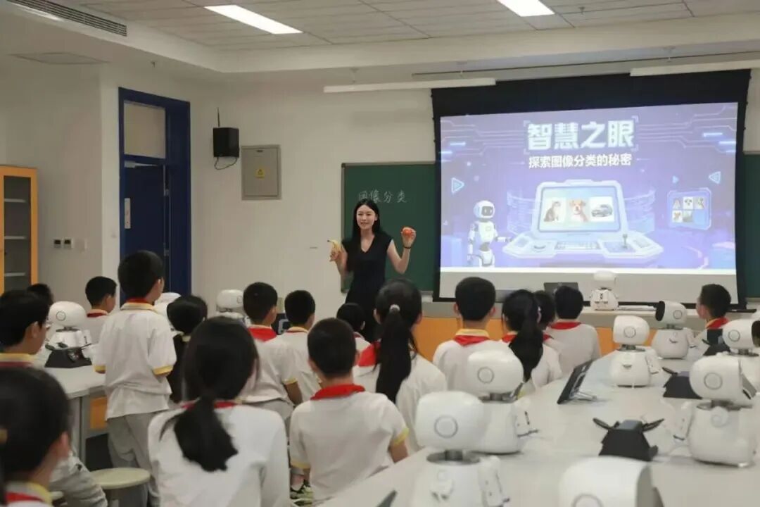 现代教育报 | 北京中小学AI通识课如何有用又有趣?权威专家详解——