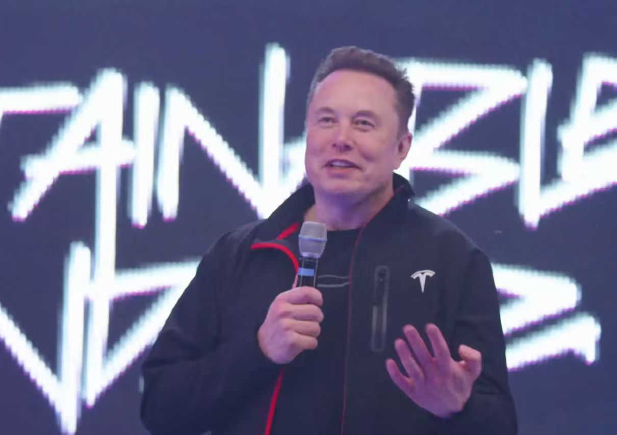 马斯克：AI 将像超音速海啸一样，迅速取代数字导向型办公室工作