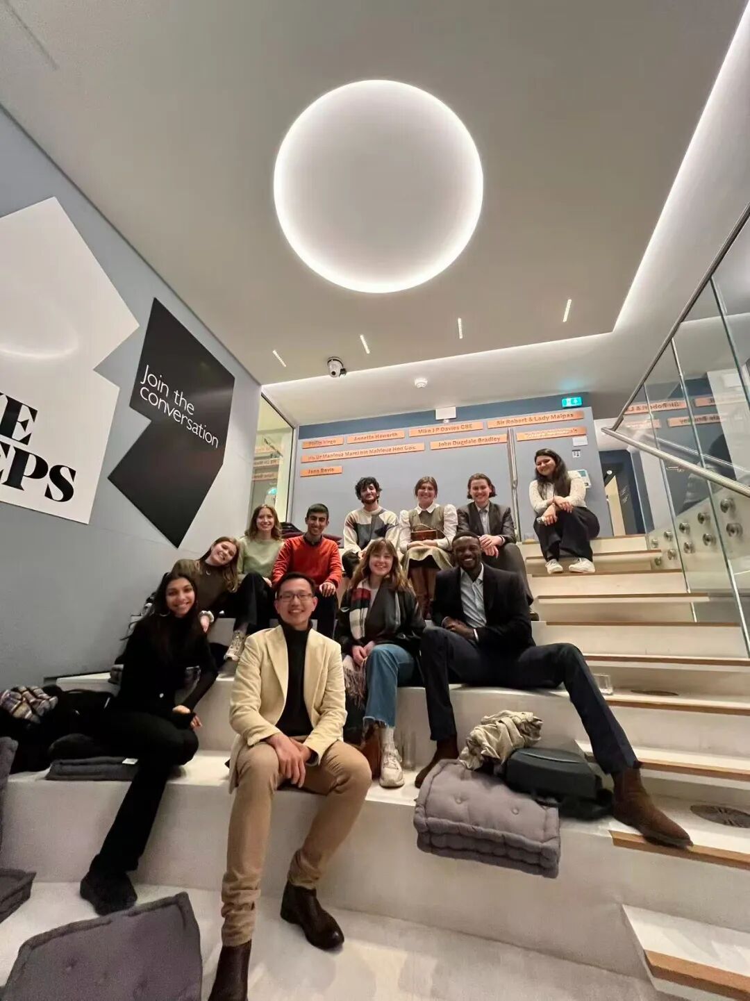 独家报道：英国第一个“无教师讲授课堂”，一次看似激进，实则温和的课堂实验