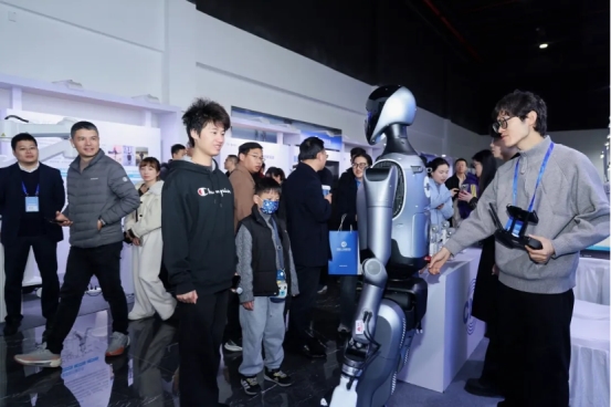 智汇瓯江 智引未来：2025中国人工智能数字创新大会在温州成功举办