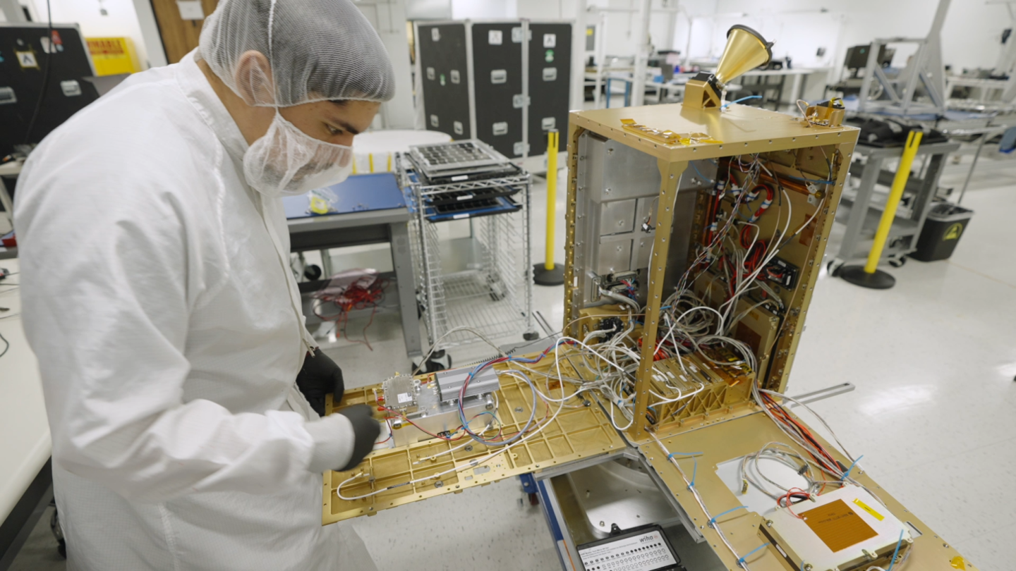 “地球人你好”：首个太空 AI 发回问候，英伟达 H100 “上天”