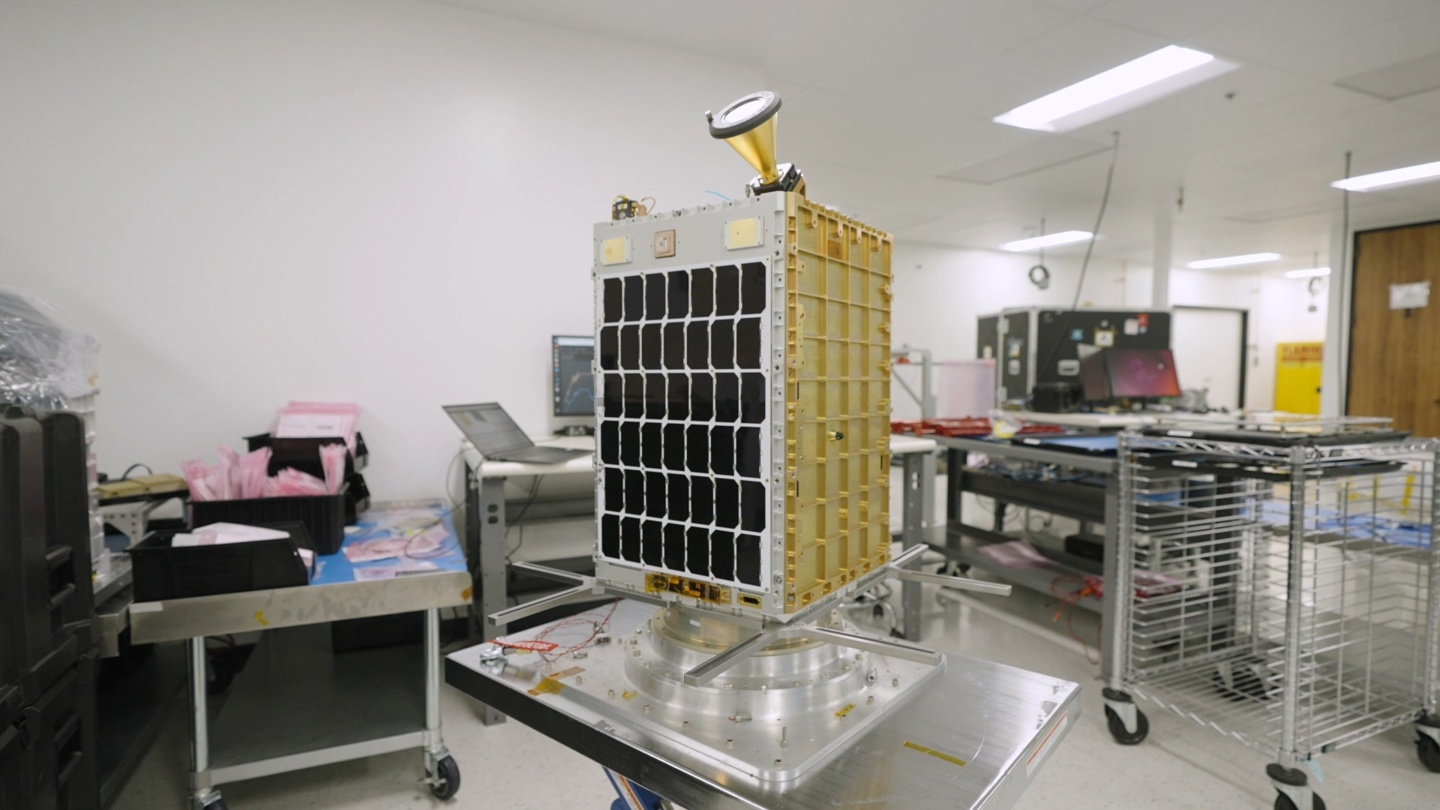 “地球人你好”：首个太空 AI 发回问候，英伟达 H100 “上天”